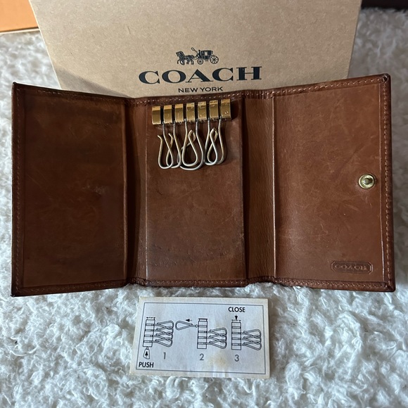 EXTREMELY RARE Coach Brown Leather Keyholder with Box - Picture 10 of 12